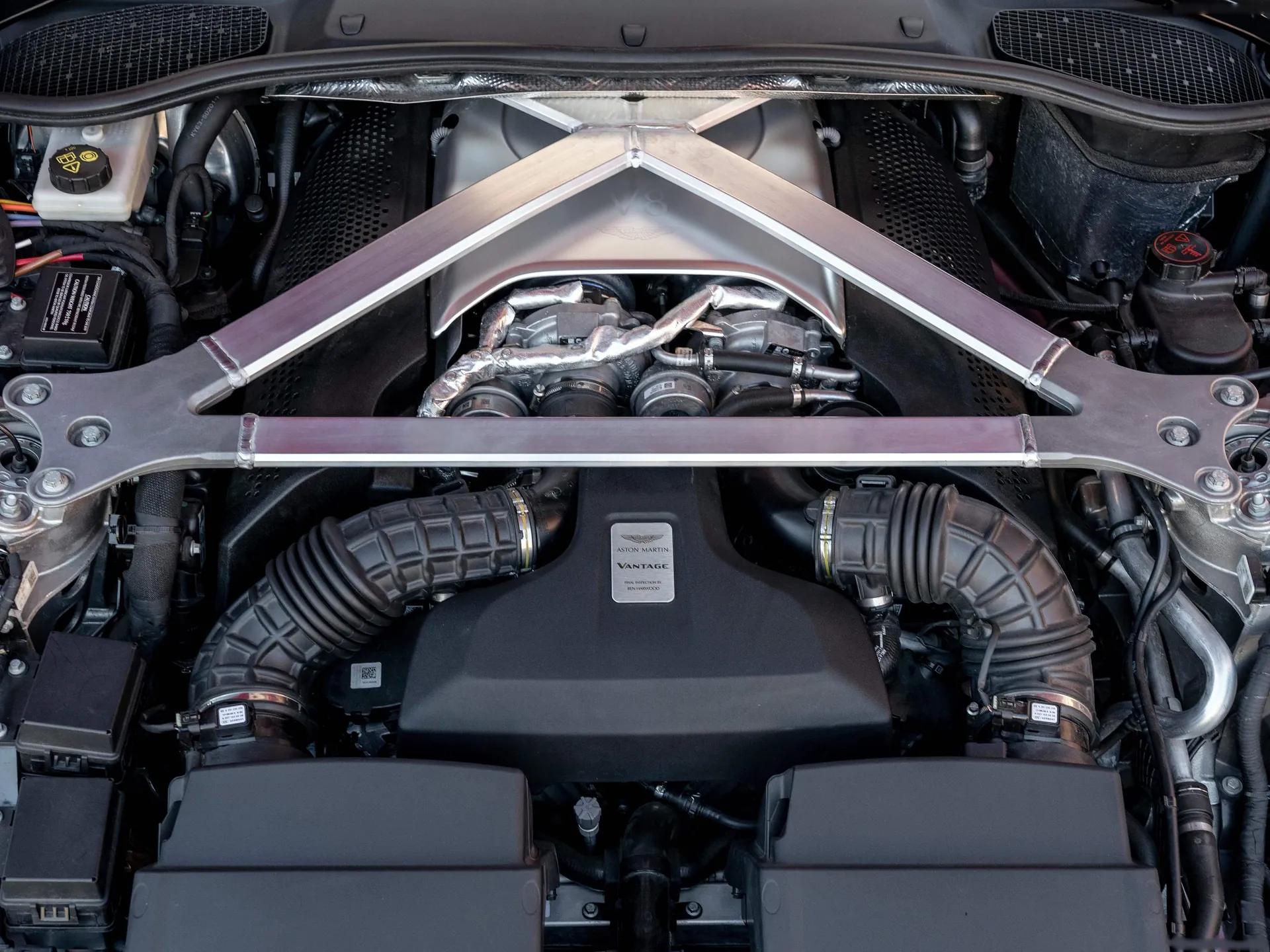 Aston Martin Vantage (2019) - Engine