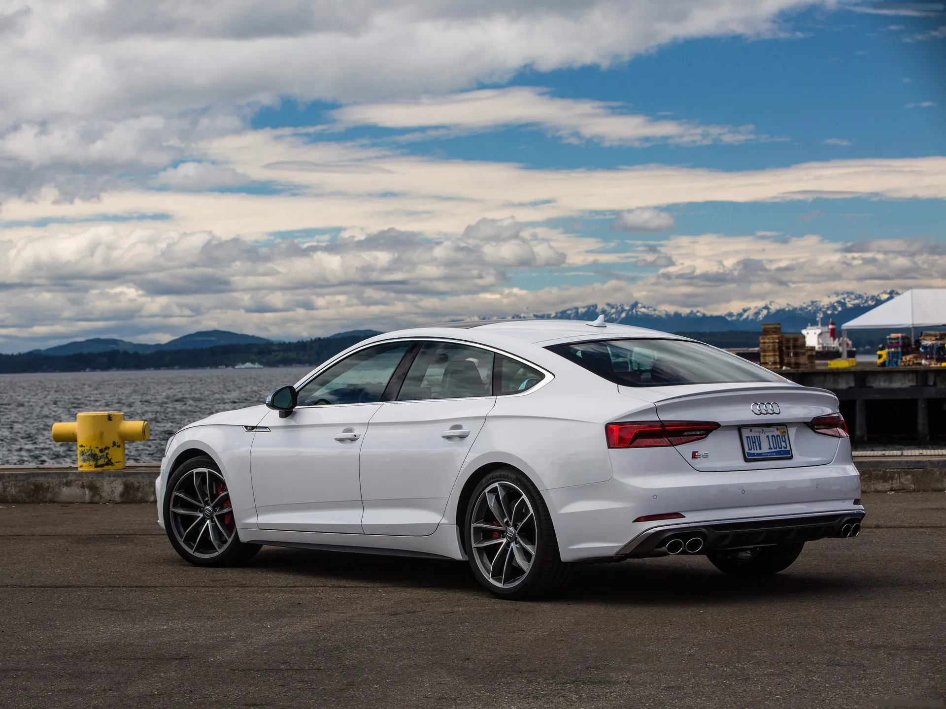 Audi S5 Sportback (2017) – zadní tříčtvrteční pohled