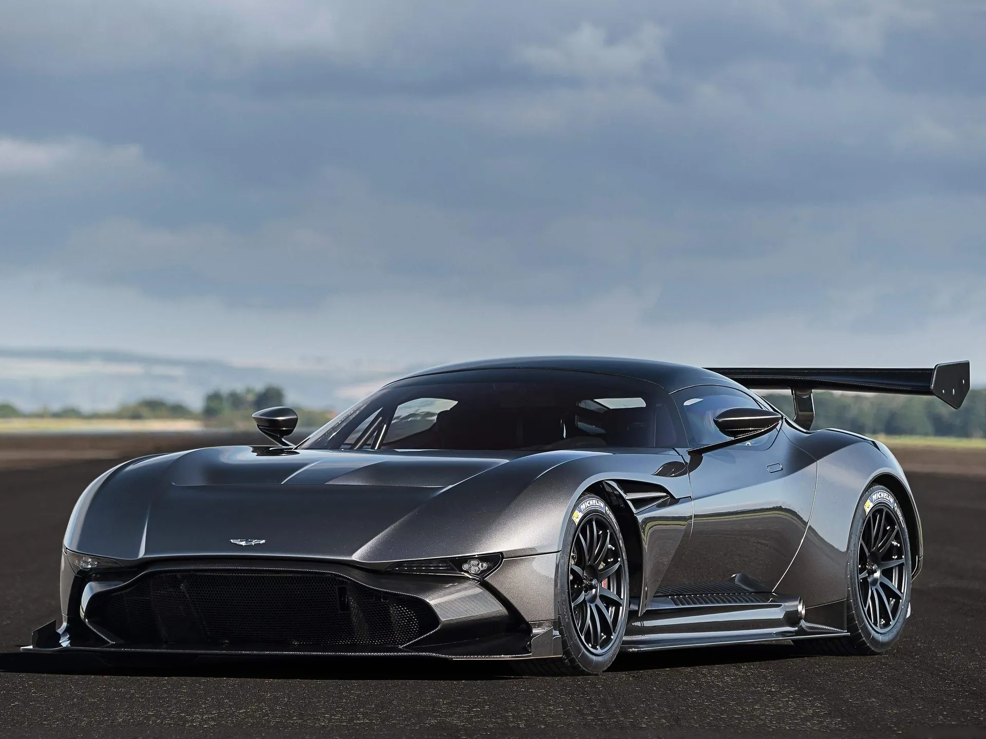Aston Martin Vulcan (2016) – přední tříčtvrteční pohled