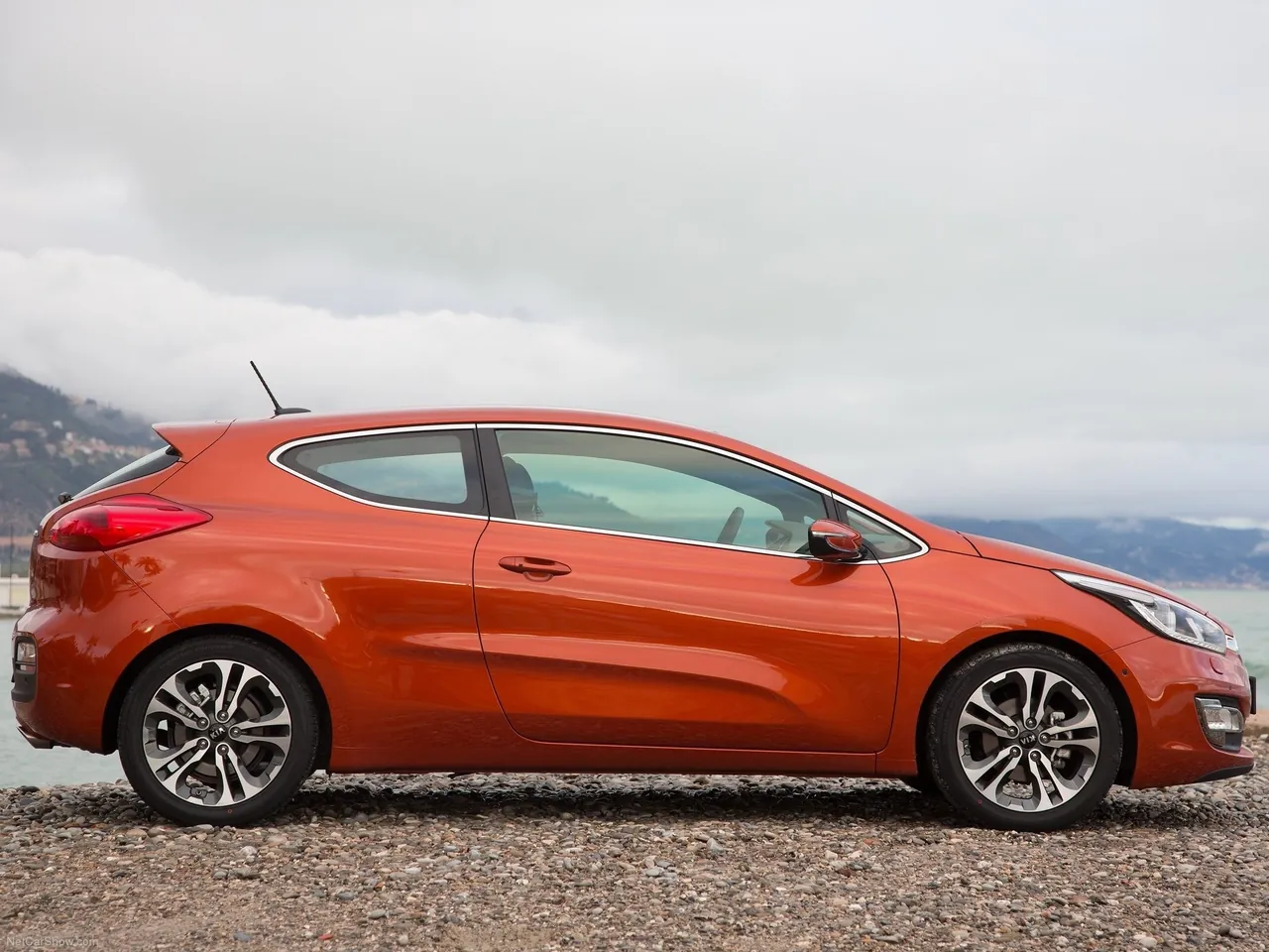 Kia Pro Ceed (2014) – boční profil