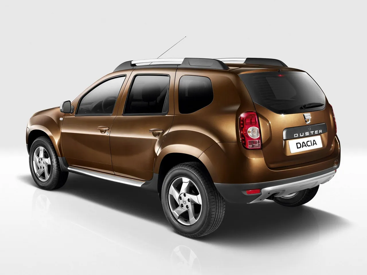 Dacia Duster (2011) – zadní tříčtvrteční pohled