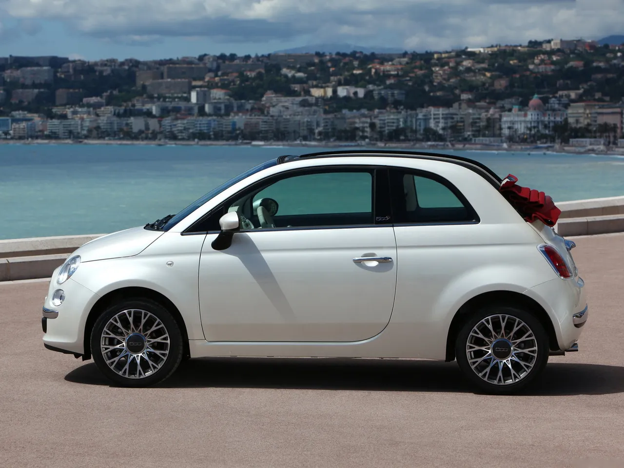 Fiat 500C (2010) – boční profil