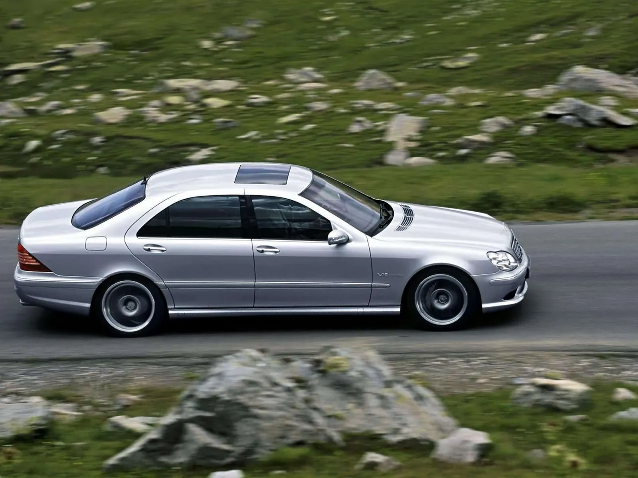 Mercedes-Benz S65 AMG (2004) - Side Profile