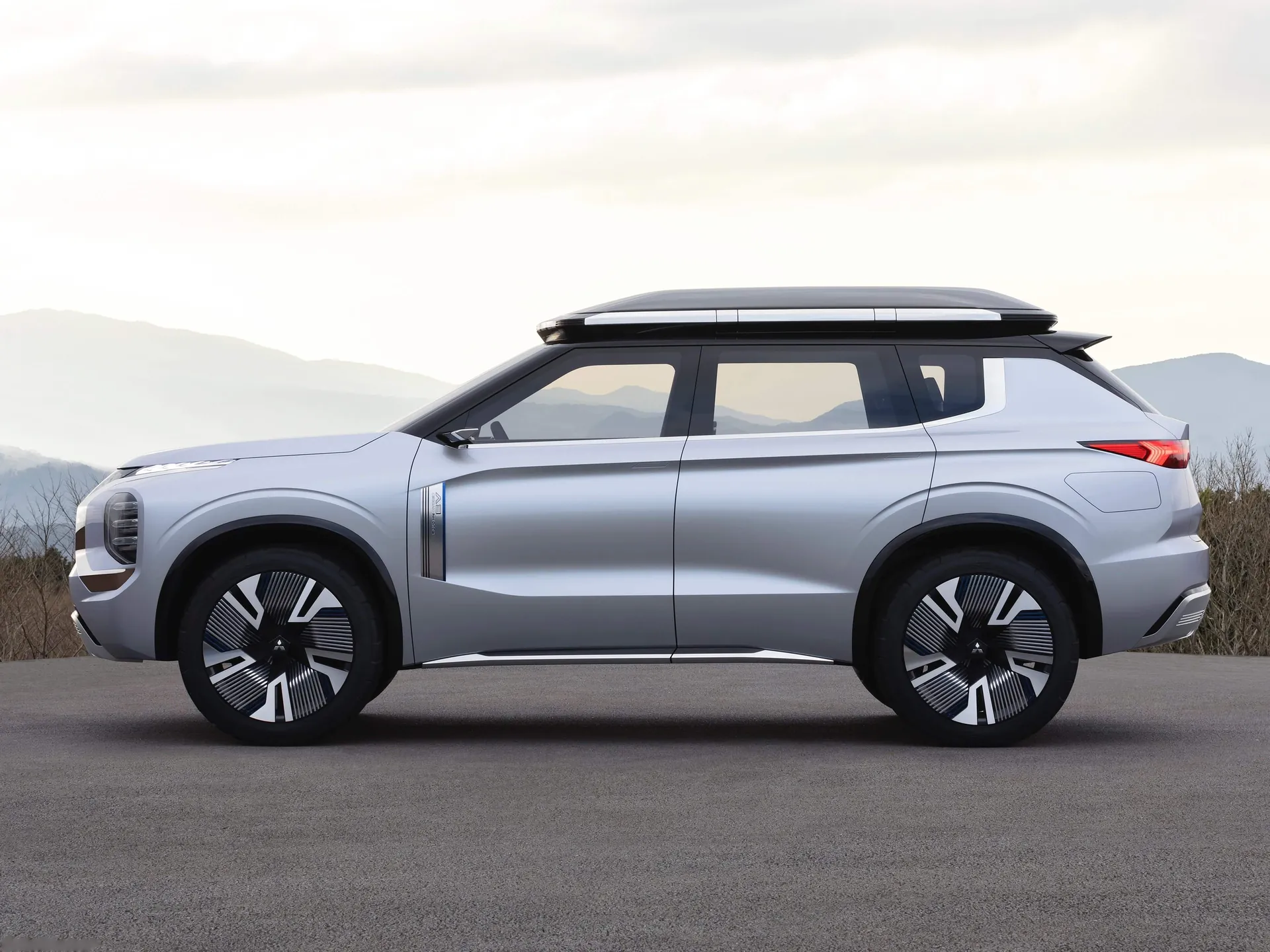 Mitsubishi Engelberg Tourer Concept (2019) – boční profil