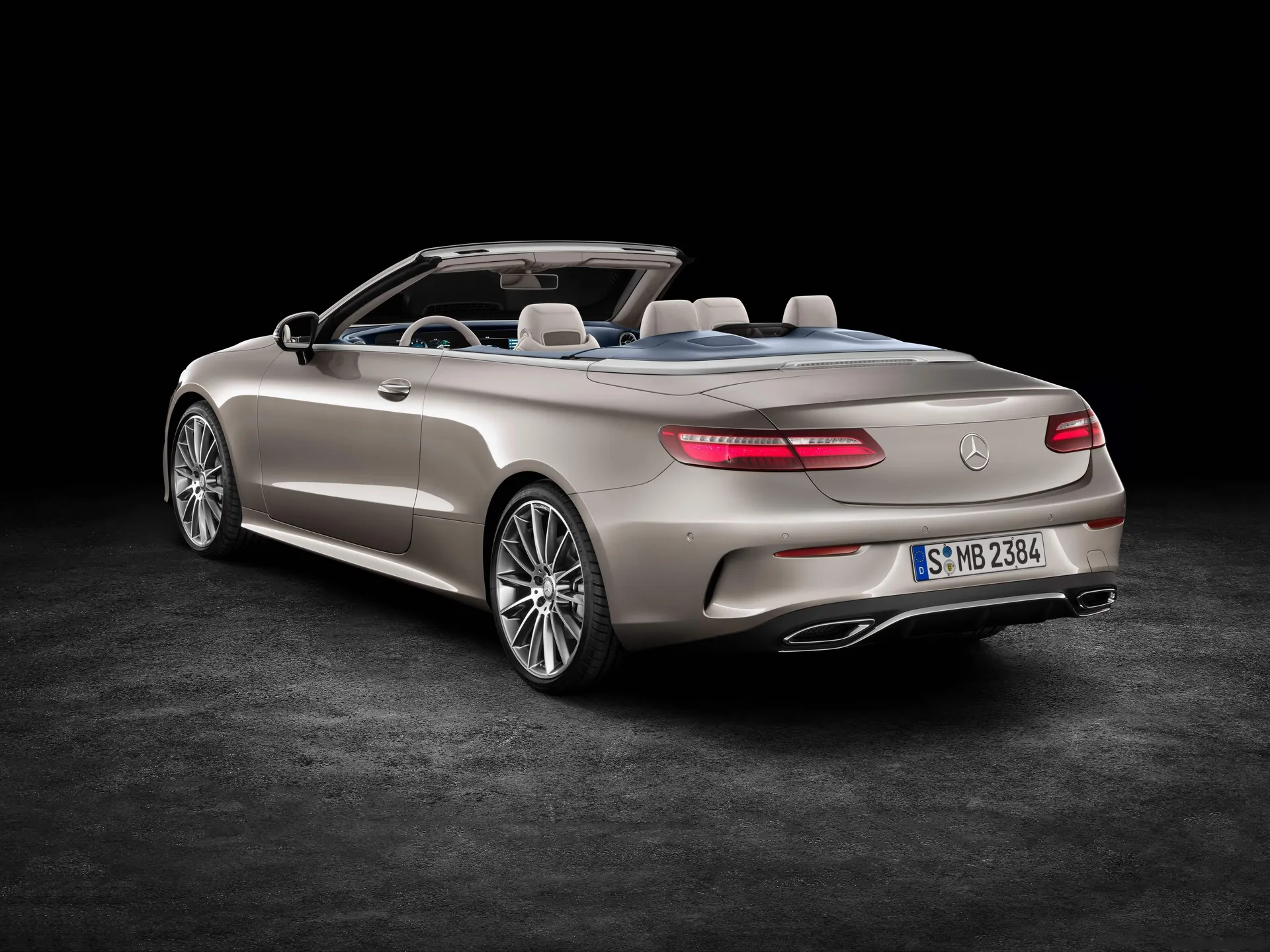 Mercedes-Benz E-Class Cabriolet (2018) – zadní tříčtvrteční pohled