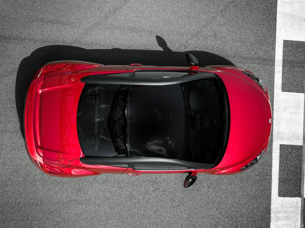 Peugeot RCZ R (2014) – pohled shora