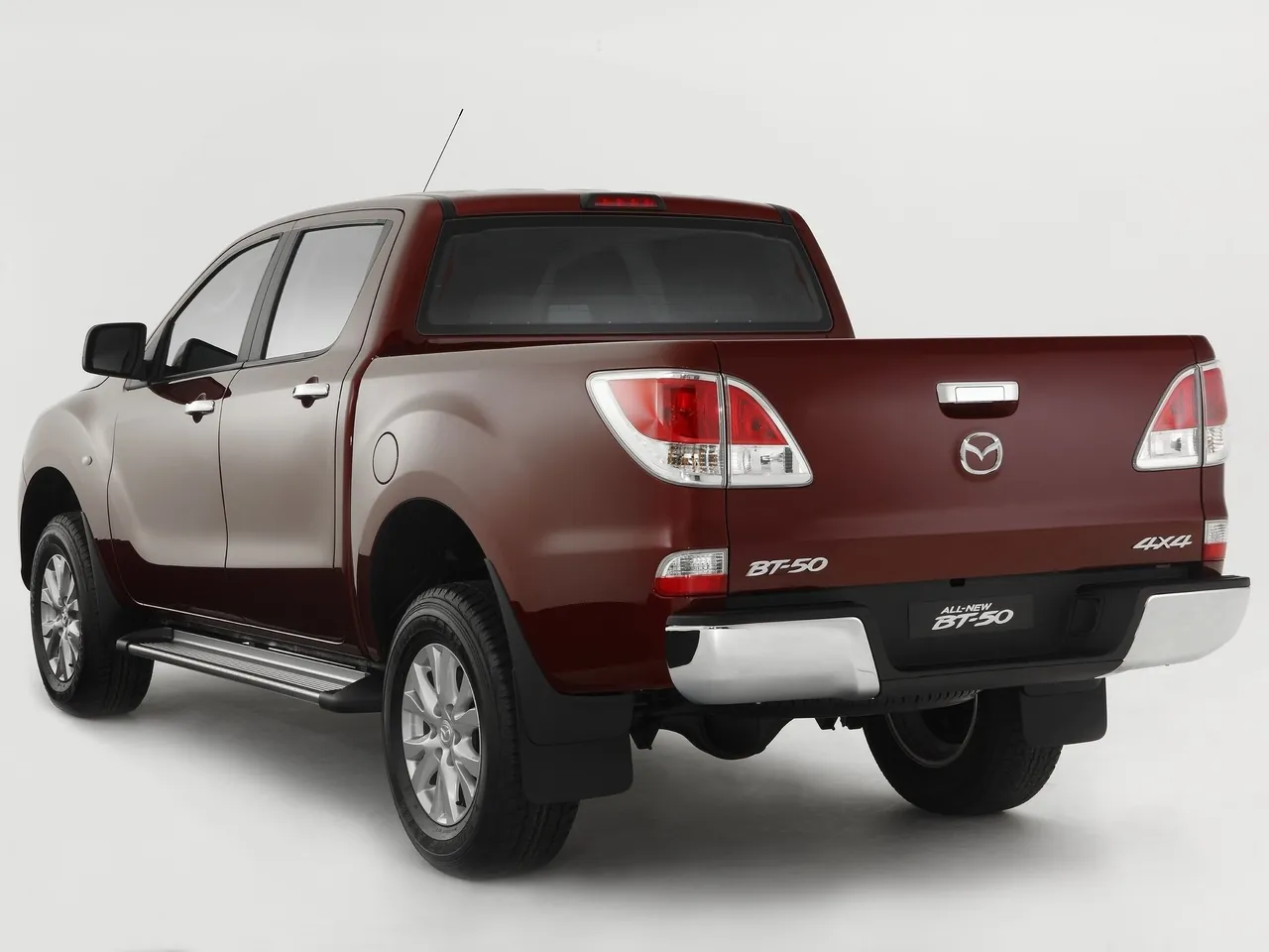 Mazda BT-50 (2012) – zadní tříčtvrteční pohled