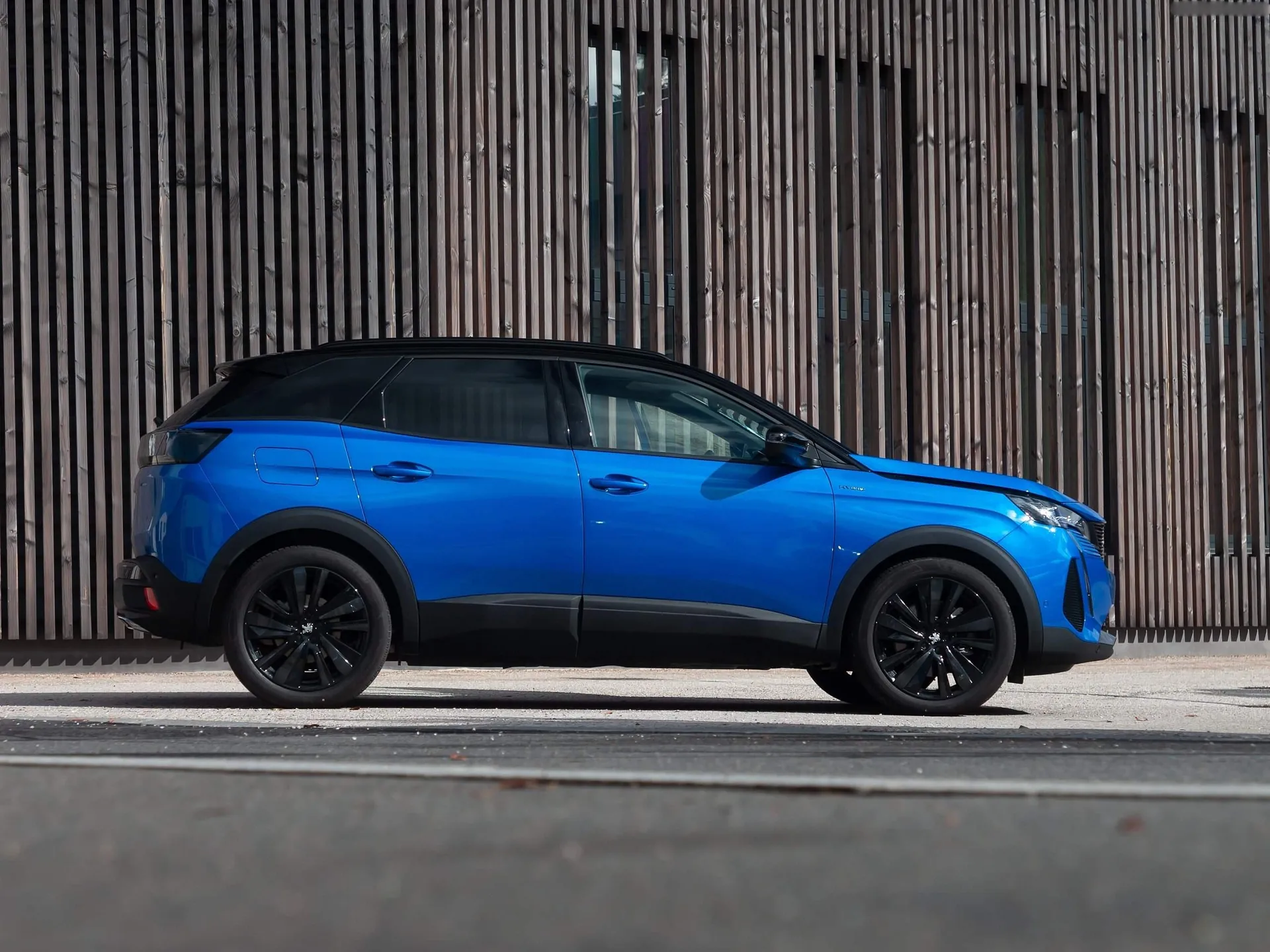 Peugeot 3008 (2021) – boční profil