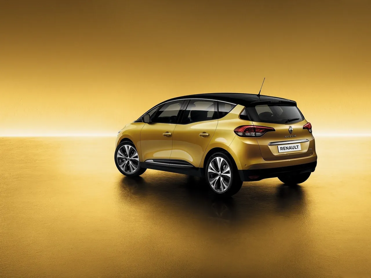 Renault Scenic (2017) – zadní tříčtvrteční pohled