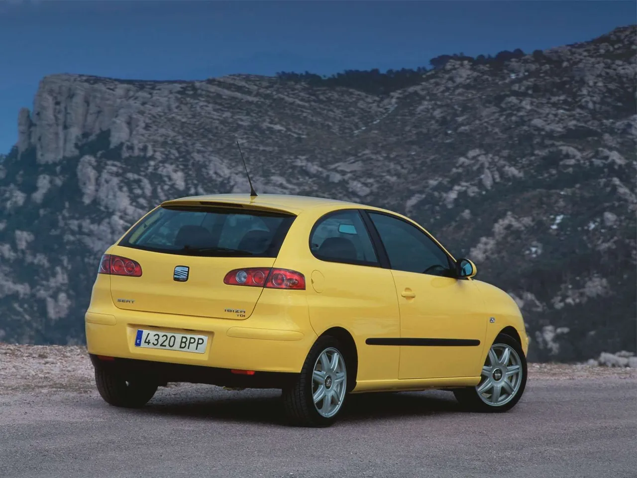 Seat Ibiza (2002) – zadní tříčtvrteční pohled