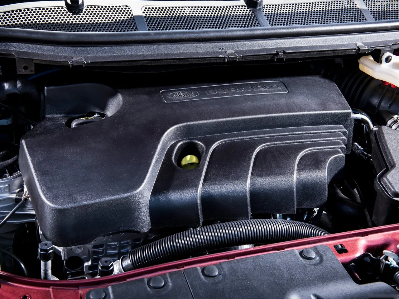Ford S-MAX (2015) – motorový prostor