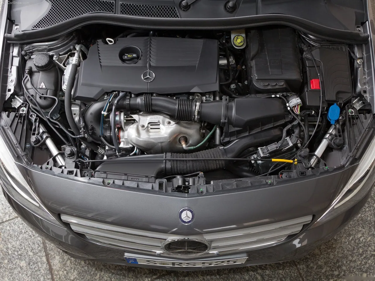 Mercedes-Benz B-Class (2012) - Engine Bay