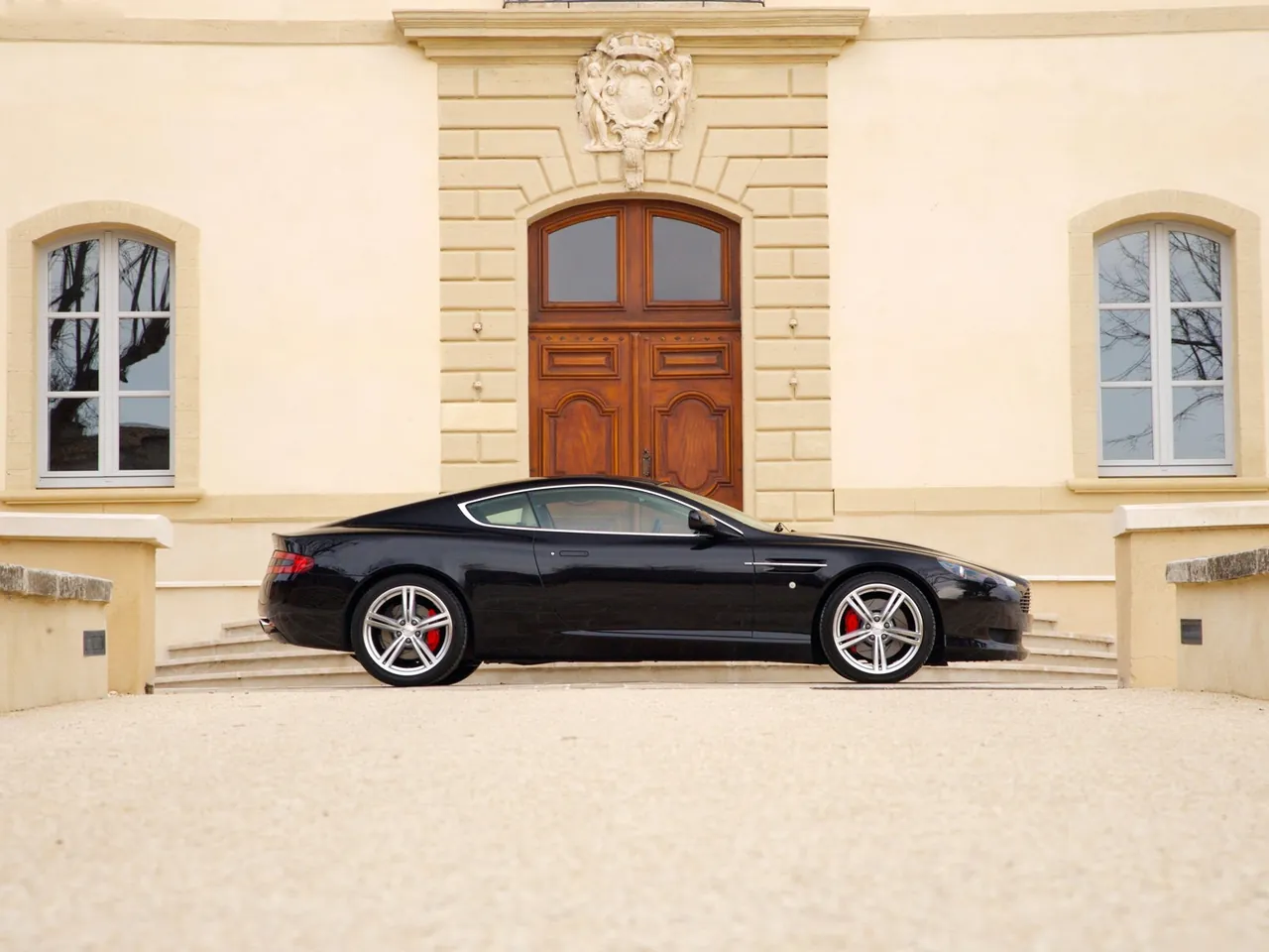 Aston Martin DB9 (2007) – boční profil