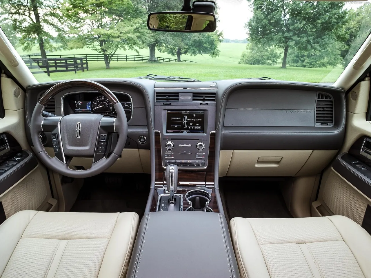 Lincoln Navigator (2015) – interiér