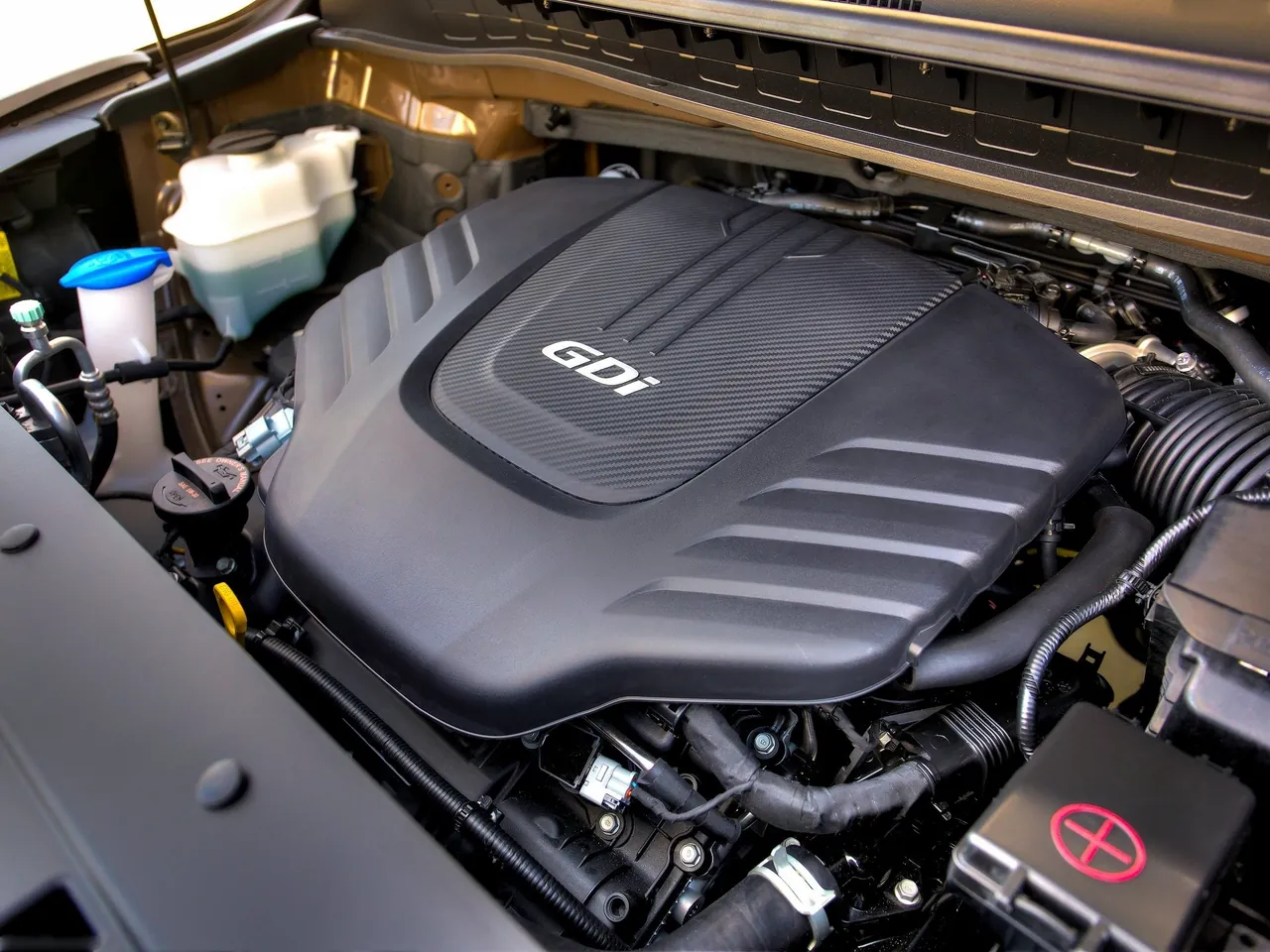 Kia Sedona (2015) – motorový prostor