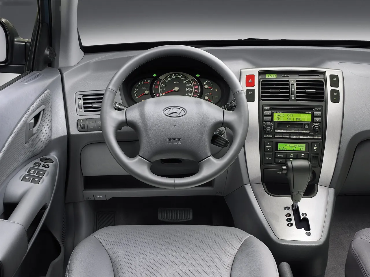 Hyundai Tucson (2005) - Interior