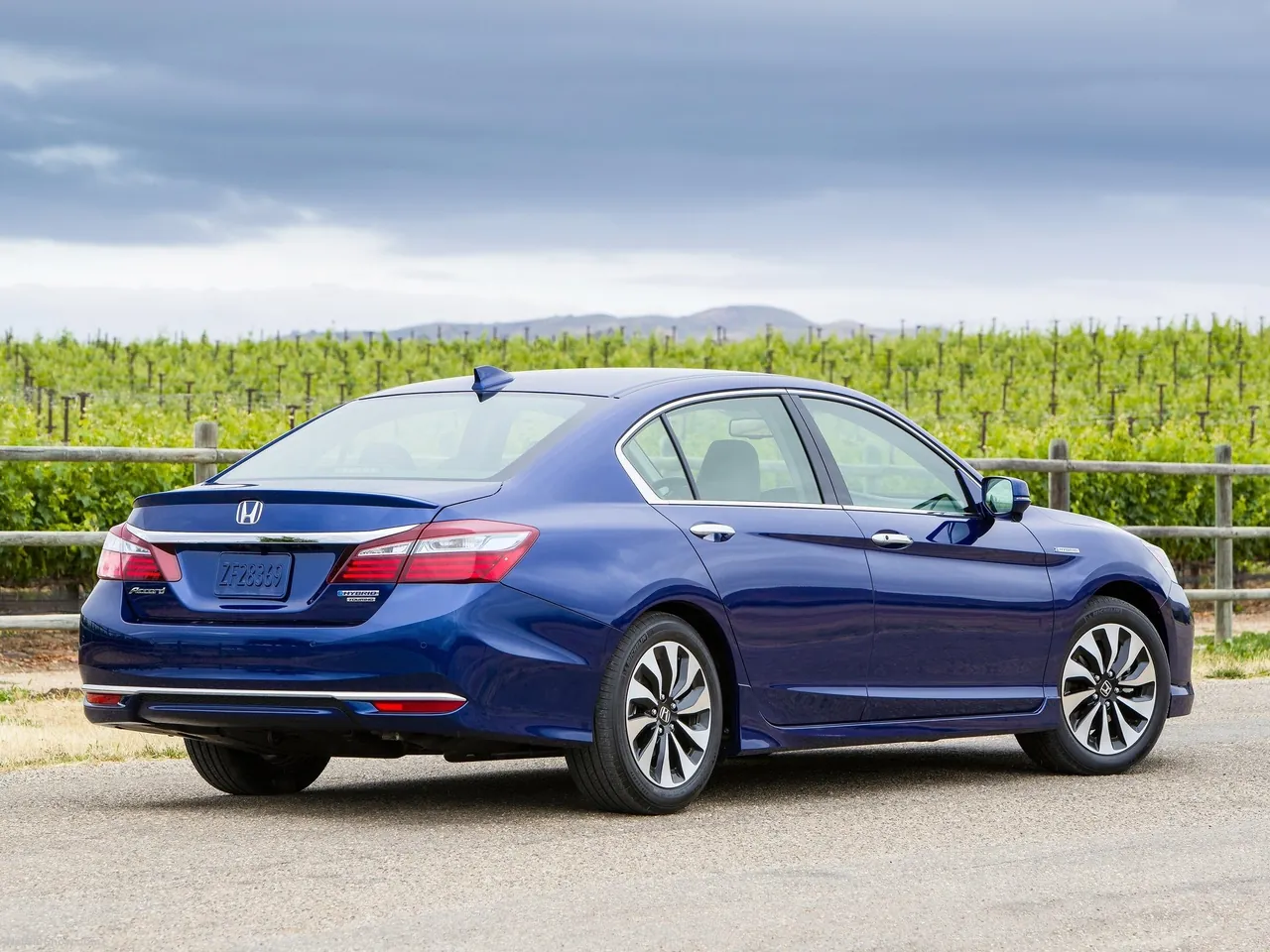 Honda Accord Hybrid (2017) – zadní tříčtvrteční pohled