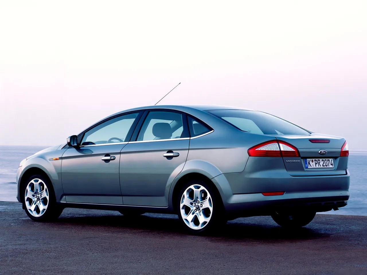 Ford Mondeo (2007) – zadní tříčtvrteční pohled