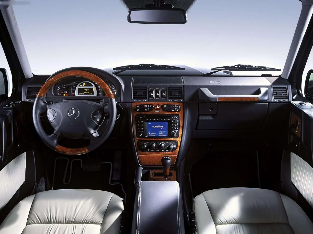 Mercedes-Benz G55 AMG Kompressor (2004) - Interior