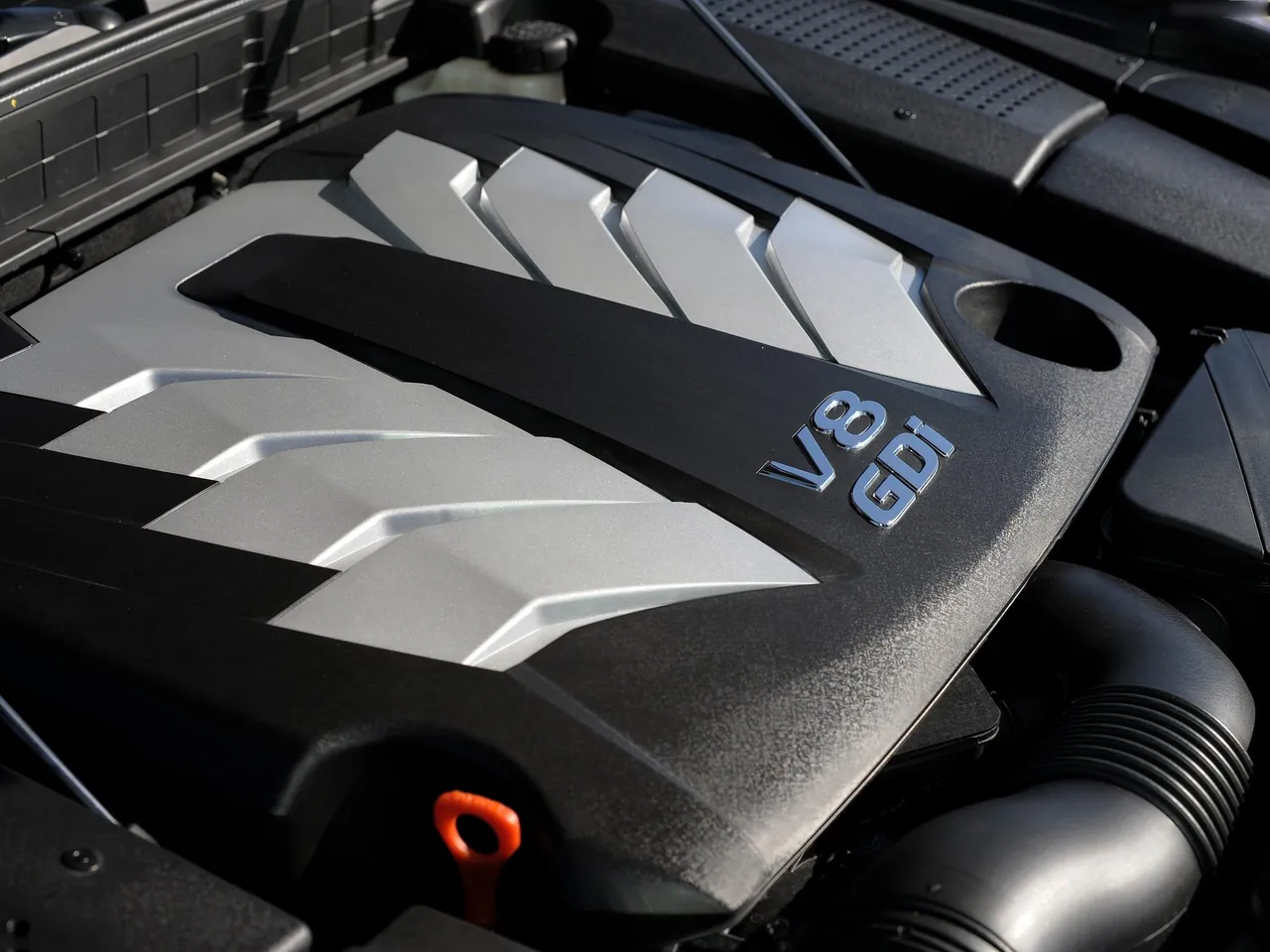 Hyundai Equus (2014) – motorový prostor