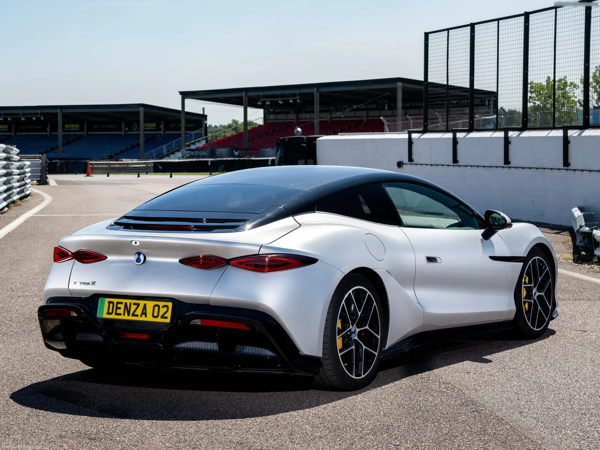 Denza Z Coupe (2027) – zadní tříčtvrteční pohled