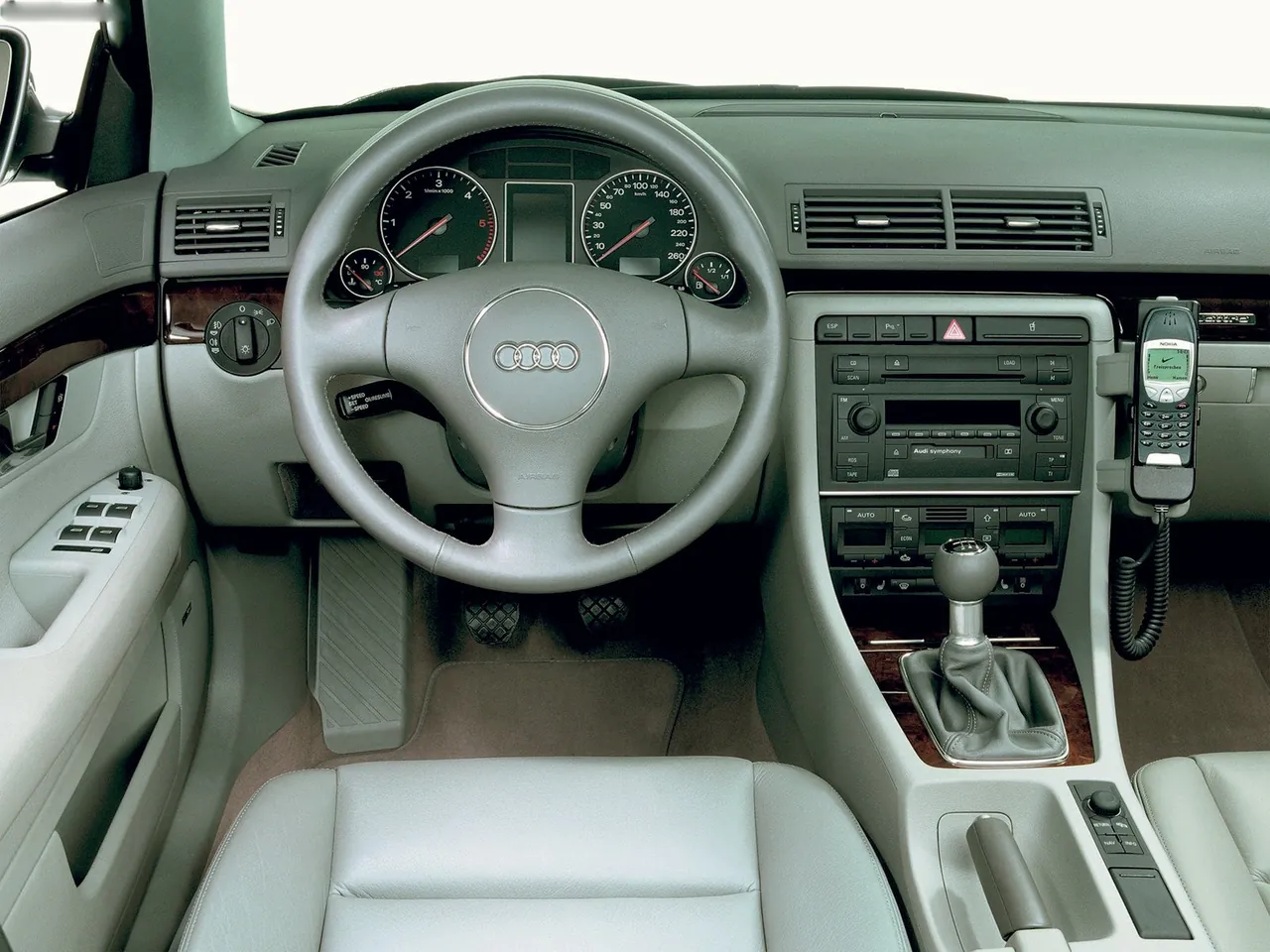 Audi A4 Avant (2001) – interiér
