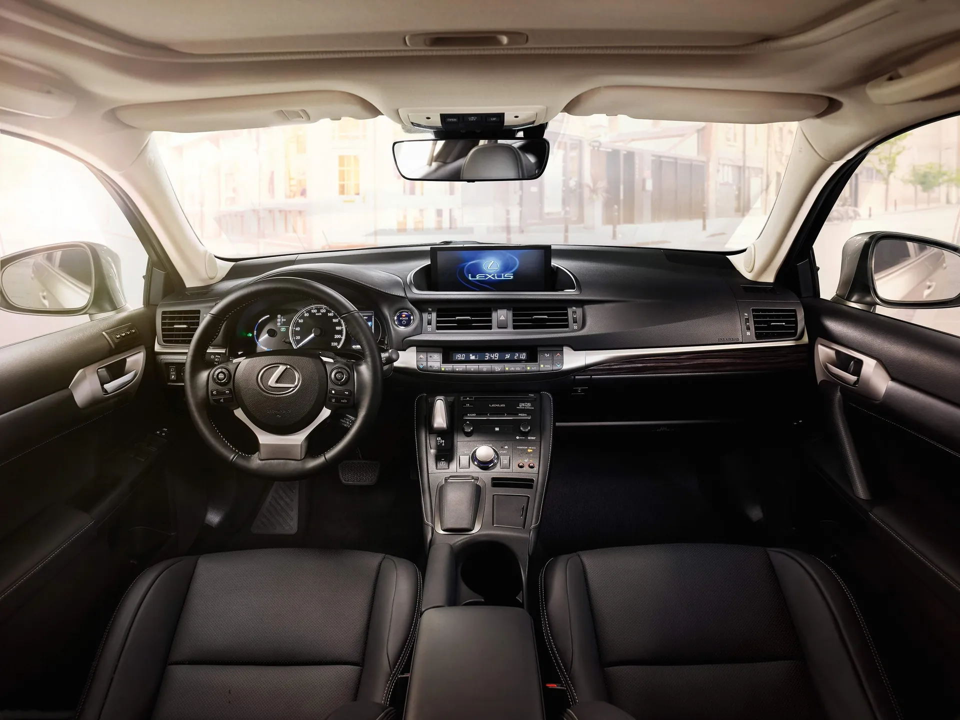 Lexus CT 200h (2018) – interiér