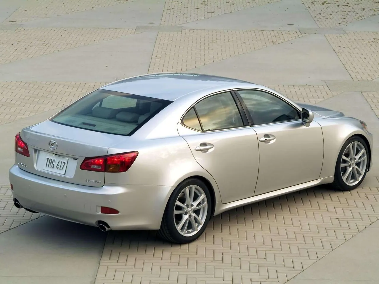 Lexus IS350 (2006) – zadní tříčtvrteční pohled