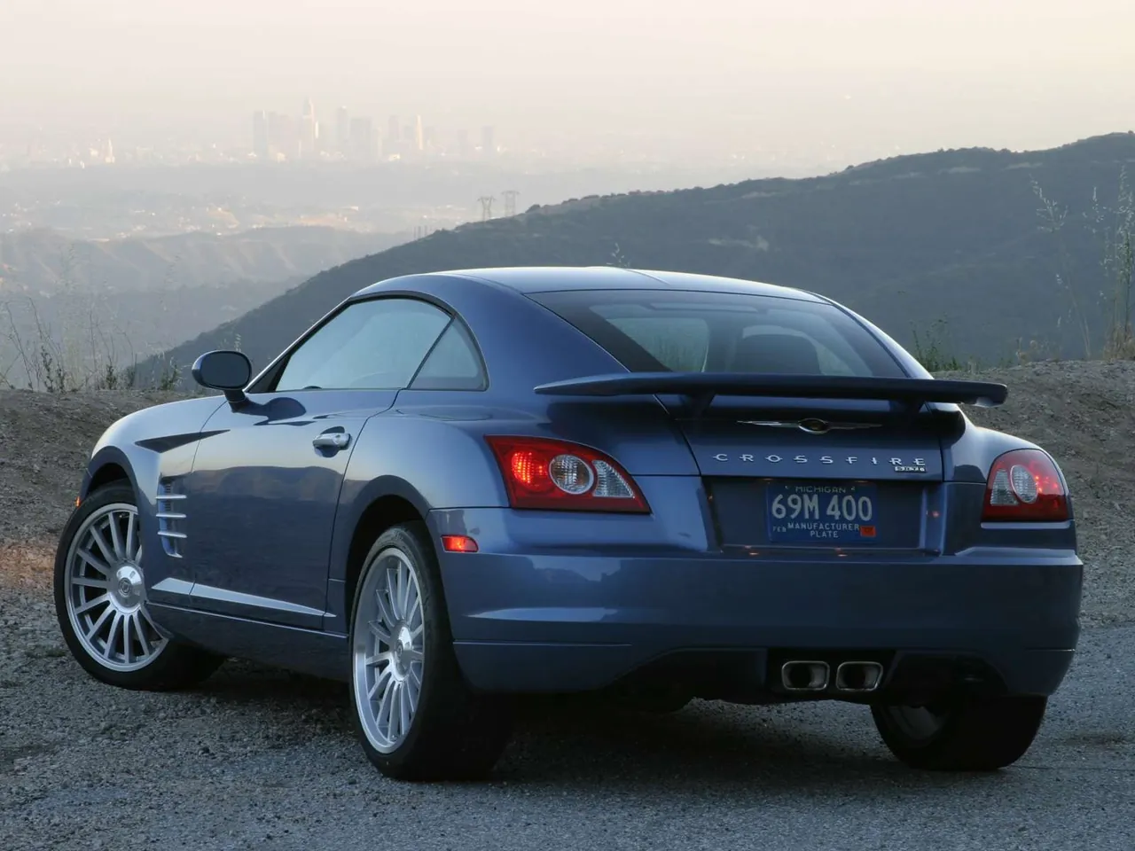 Chrysler Crossfire SRT6 (2005) – zadní tříčtvrteční pohled