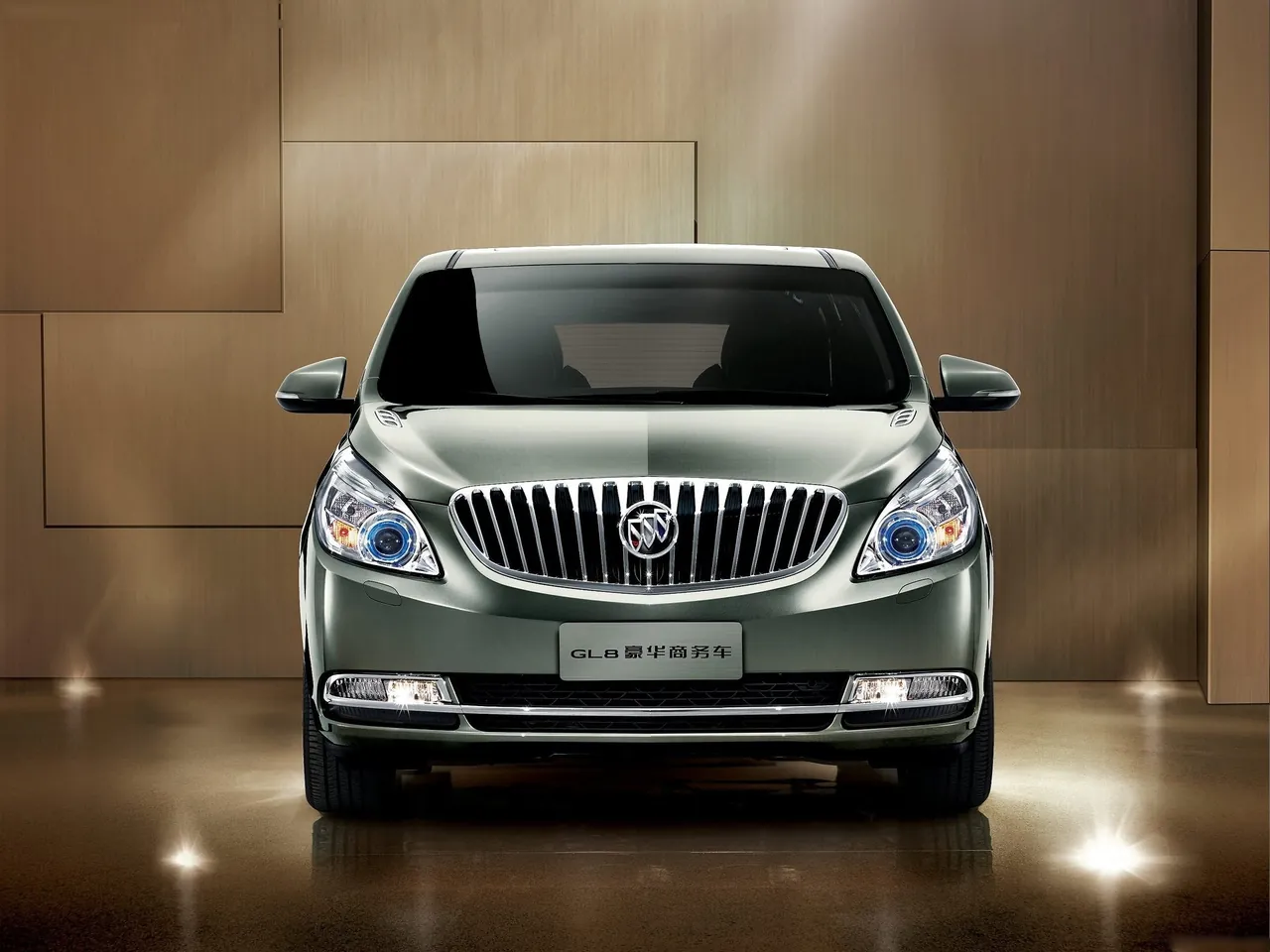 Buick GL8 (2011) – zepředu
