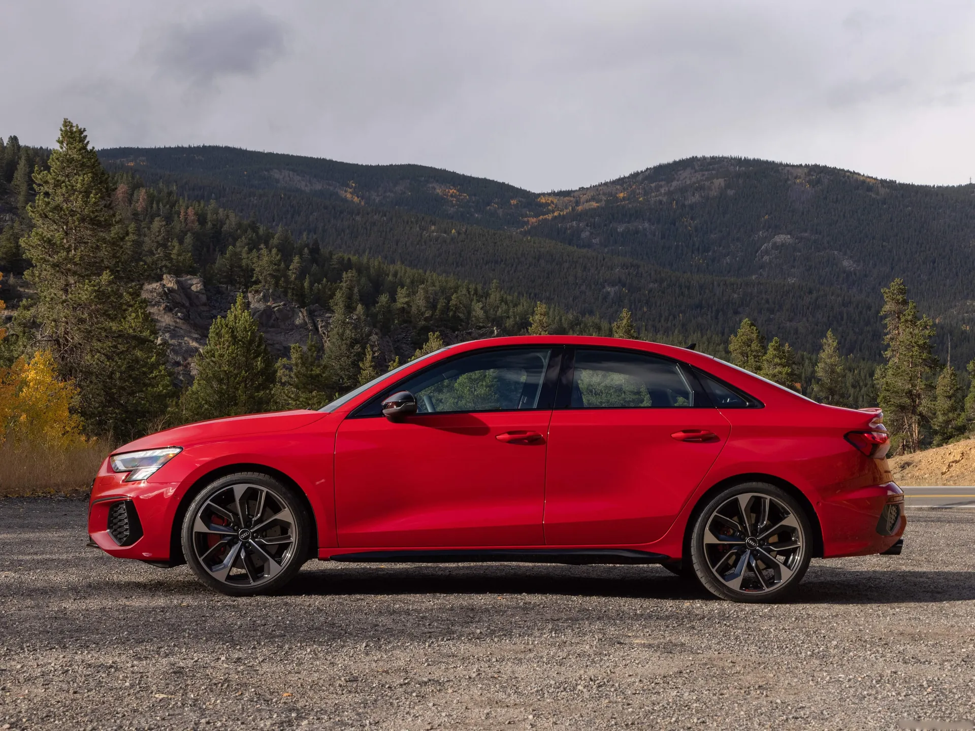 Audi S3 Sedan (2021) – boční profil