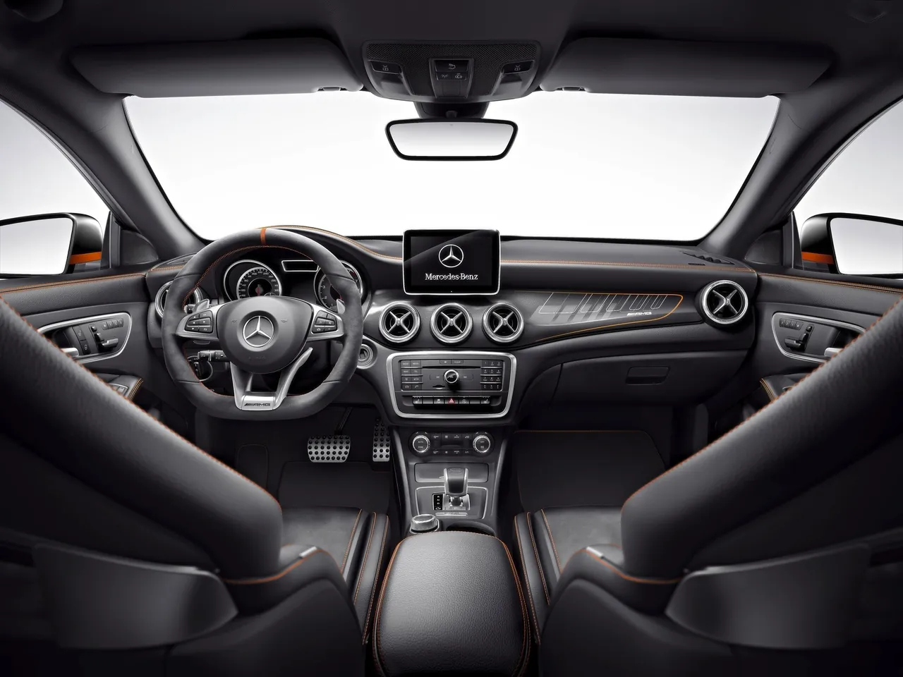 Mercedes-Benz CLA45 AMG Shooting Brake (2016) - Interior