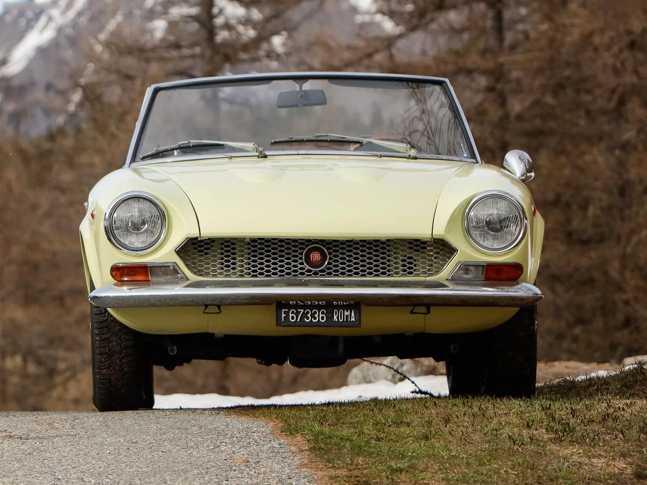 Fiat 124 Sport Spider (1969) - Front