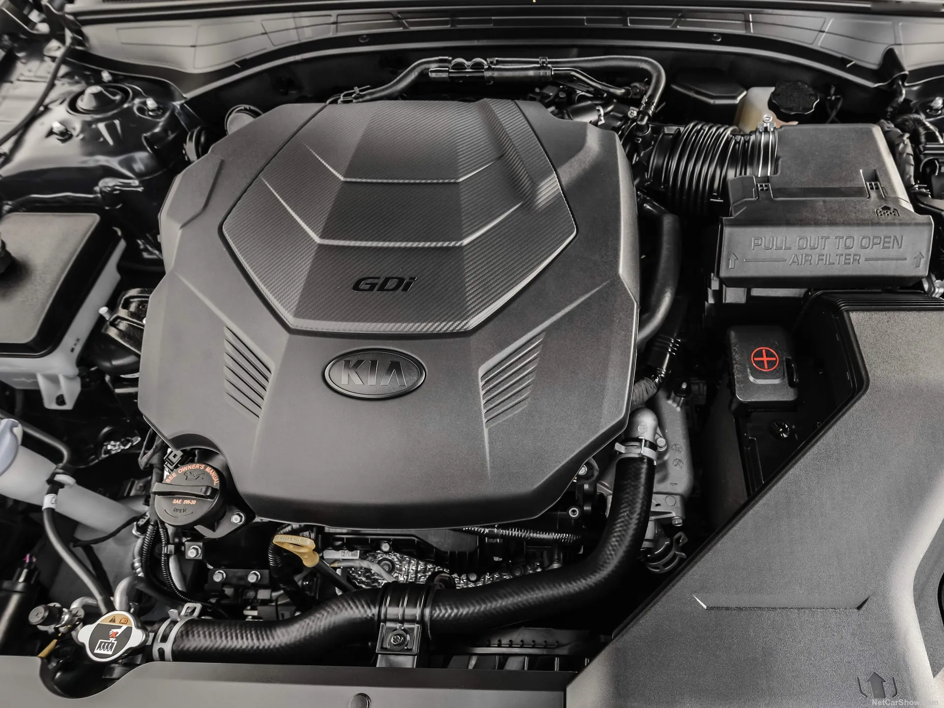 Kia Cadenza (2017) – motorový prostor