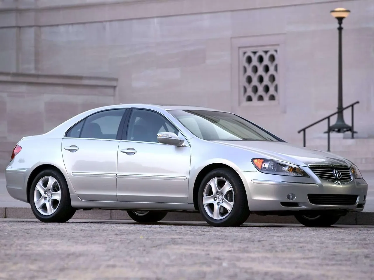 Acura RL (2005)