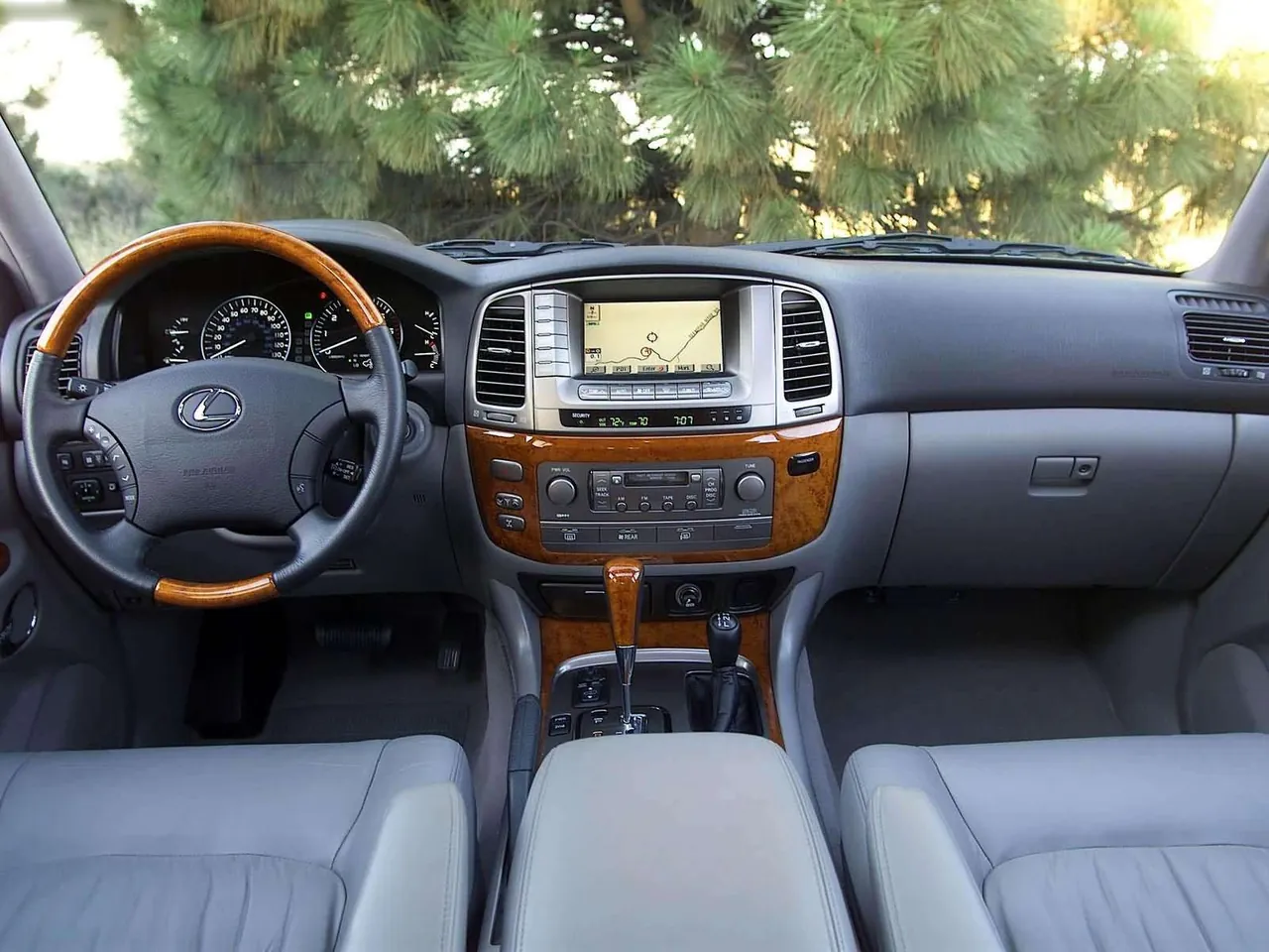 Lexus LX470 (2003) – interiér
