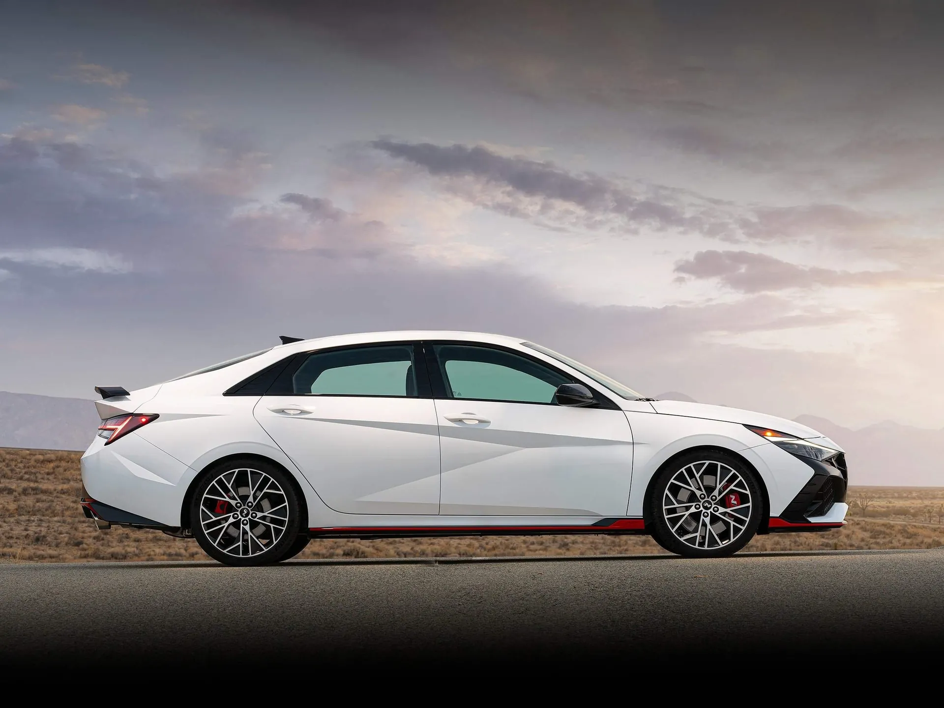Hyundai Elantra N (2022) – boční profil