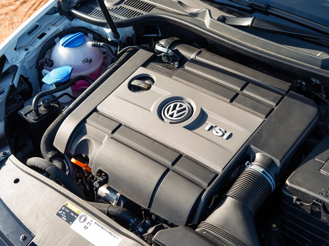 Volkswagen Golf R Cabriolet (2014) – motor