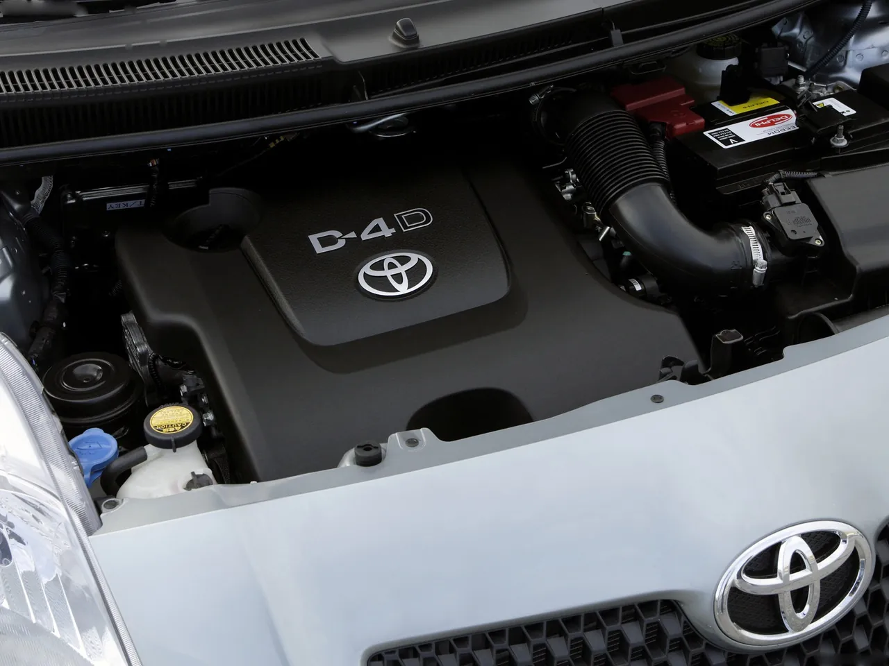 Toyota Yaris (2006) – motorový prostor