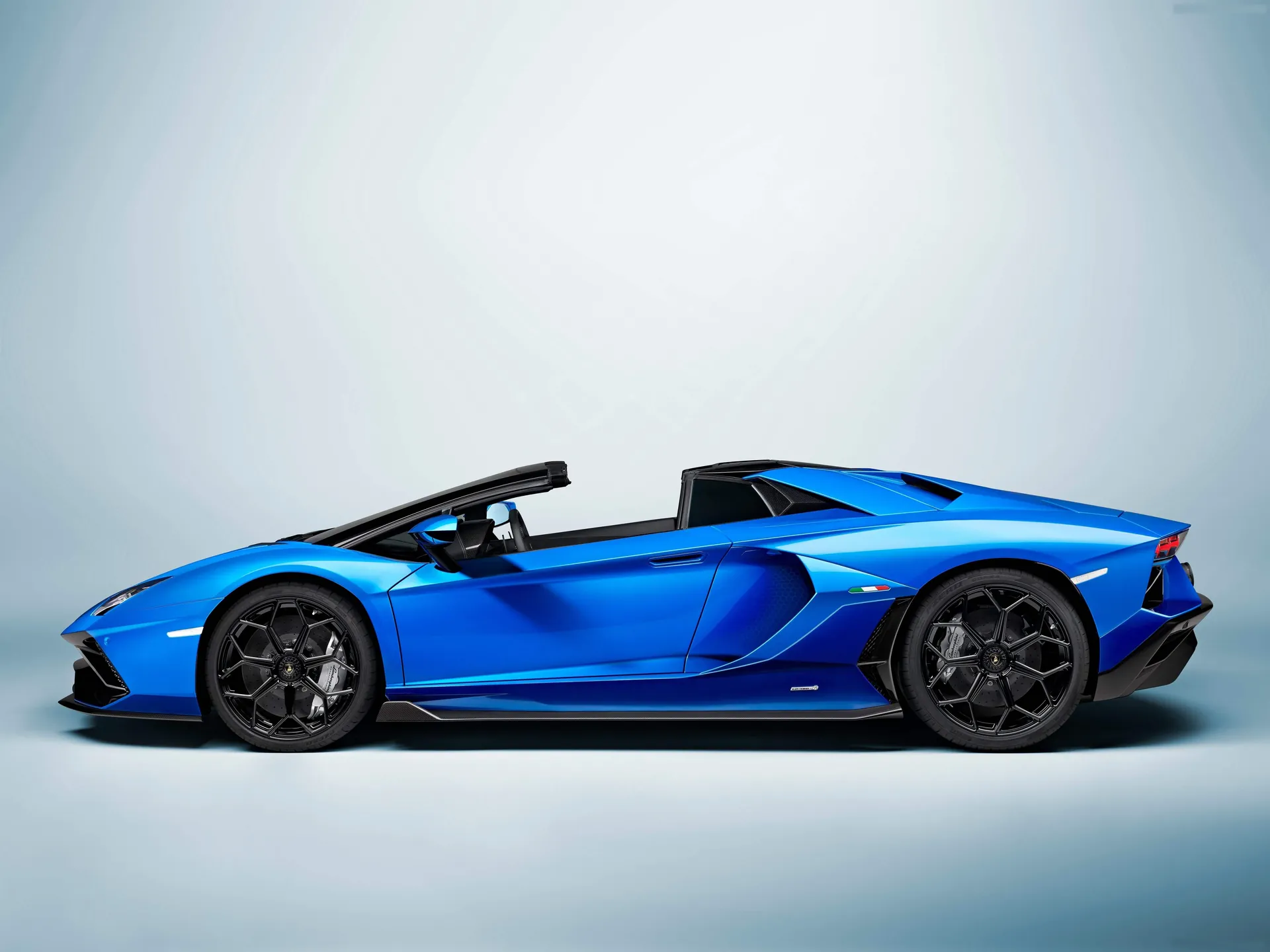 Lamborghini Aventador LP780-4 Ultimae Roadster (2022) – boční profil
