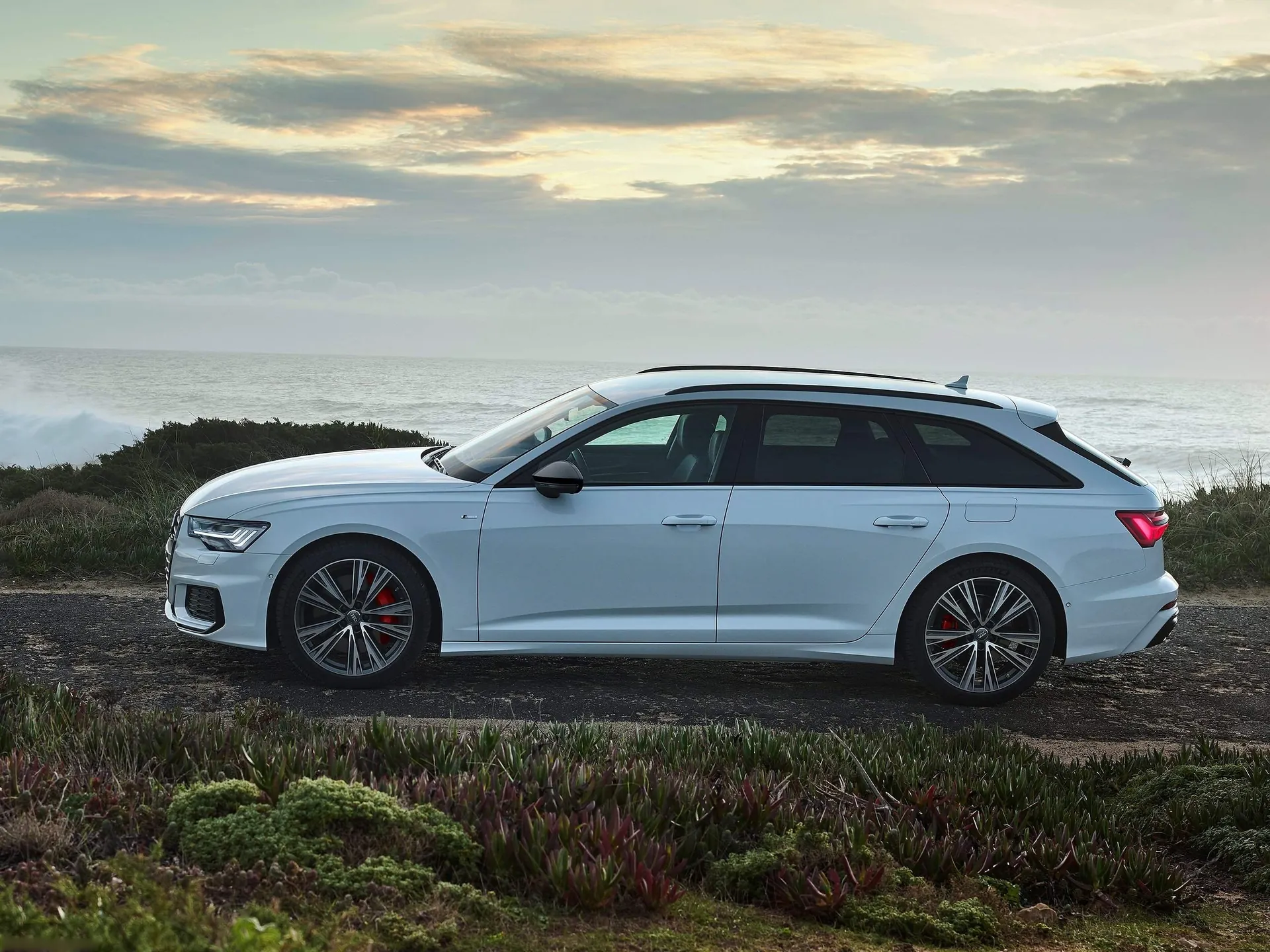 Audi A6 Avant 55 TFSI e quattro (2020) – boční profil