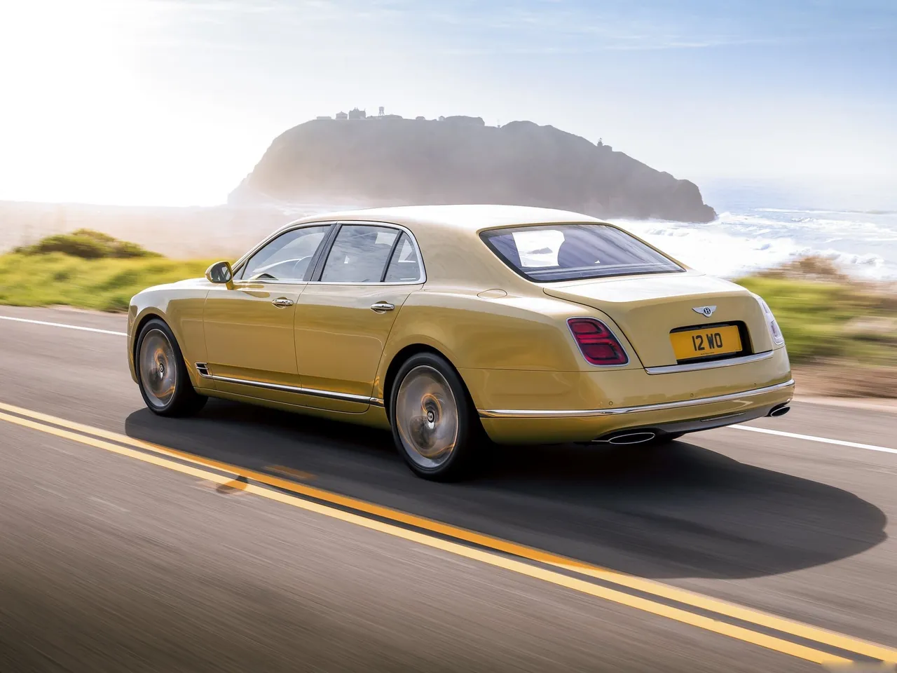 Bentley Mulsanne Speed (2017) – zadní tříčtvrteční pohled