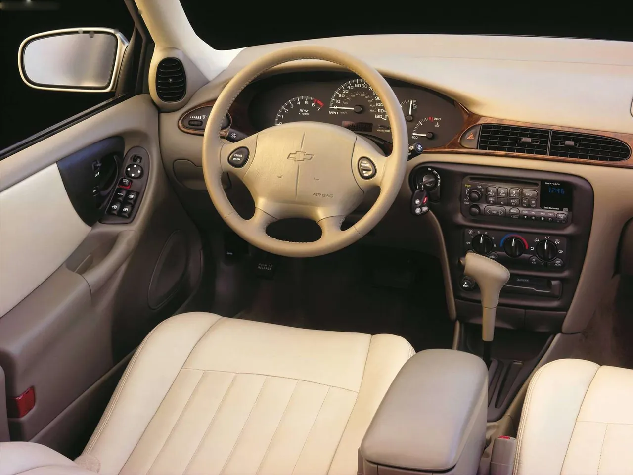 Chevrolet Malibu (2000) – interiér