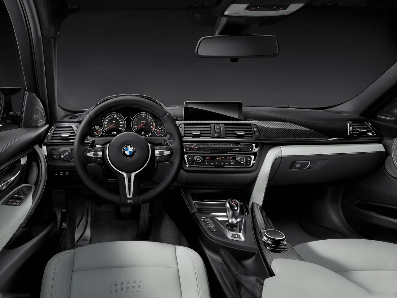 BMW M3 Sedan (2015) – interiér
