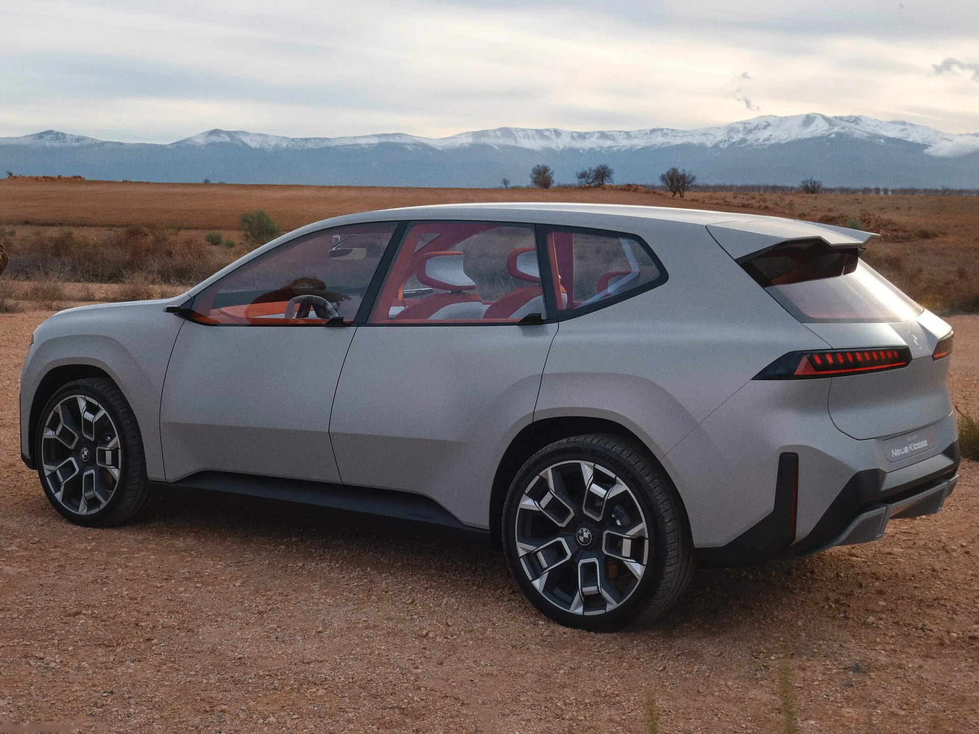 BMW Vision Neue Klasse X Concept (2024) – zadní pohled