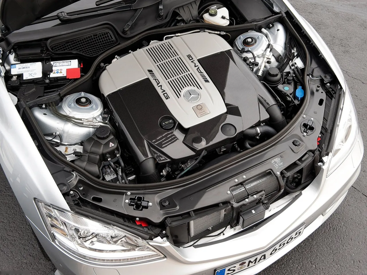 Mercedes-Benz S65 AMG (2010) - Engine Bay