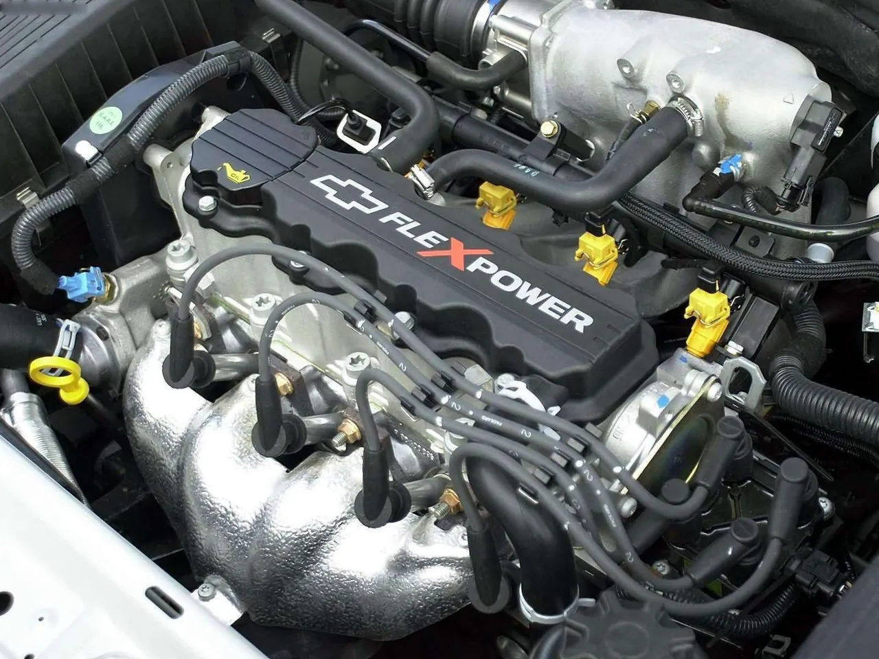 Chevrolet Astra 2.0 Flexpower Comfort (2005) – motorový prostor