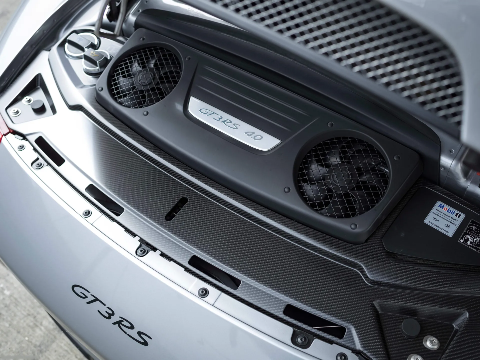 Porsche 911 GT3 RS (2019) – motorový prostor