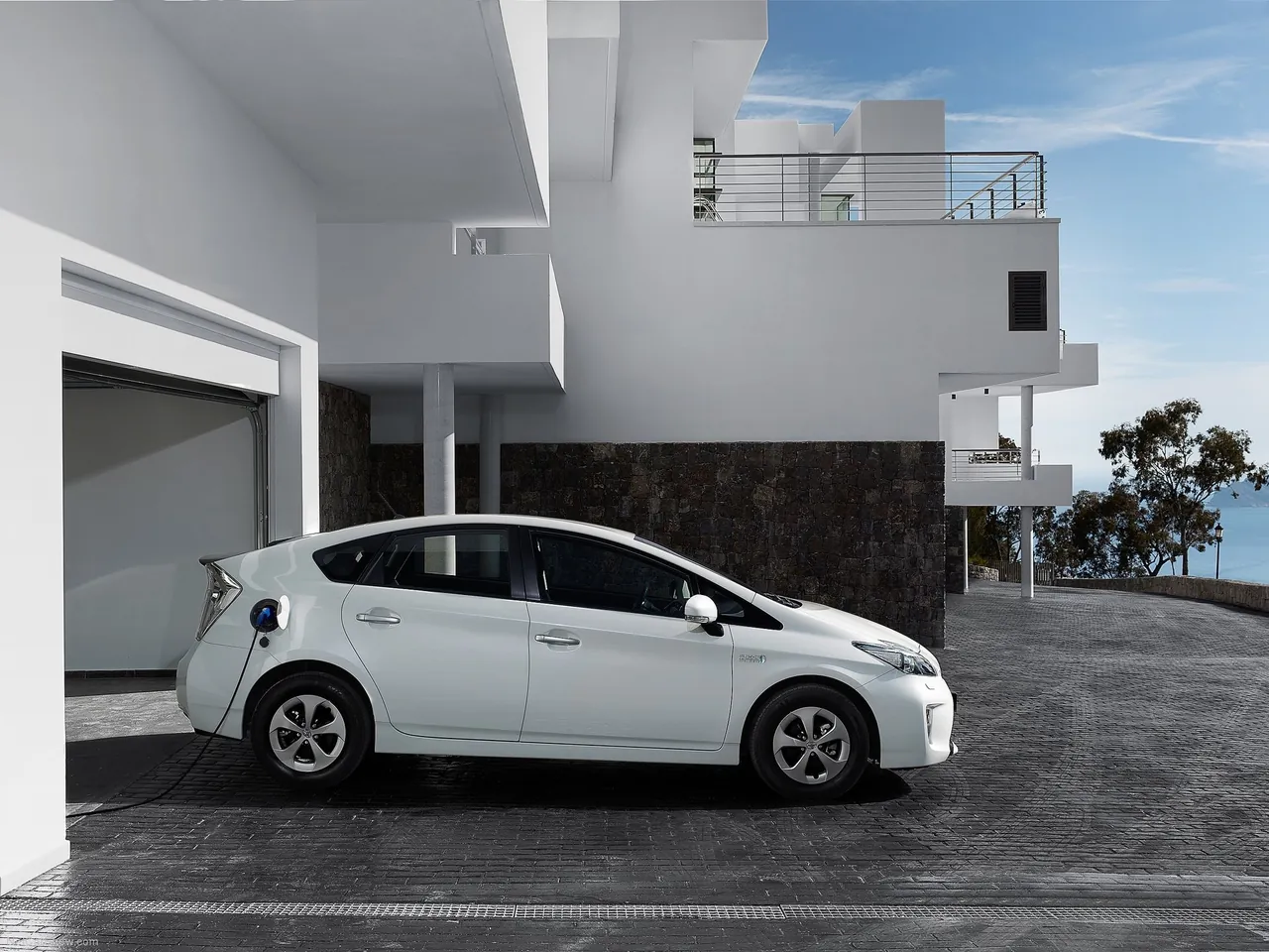 Toyota Prius Plug-in Hybrid (2013) – boční profil