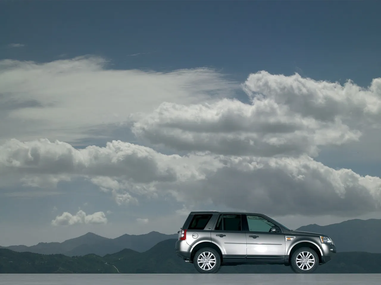 Land Rover LR2 (2007) - Side Profile